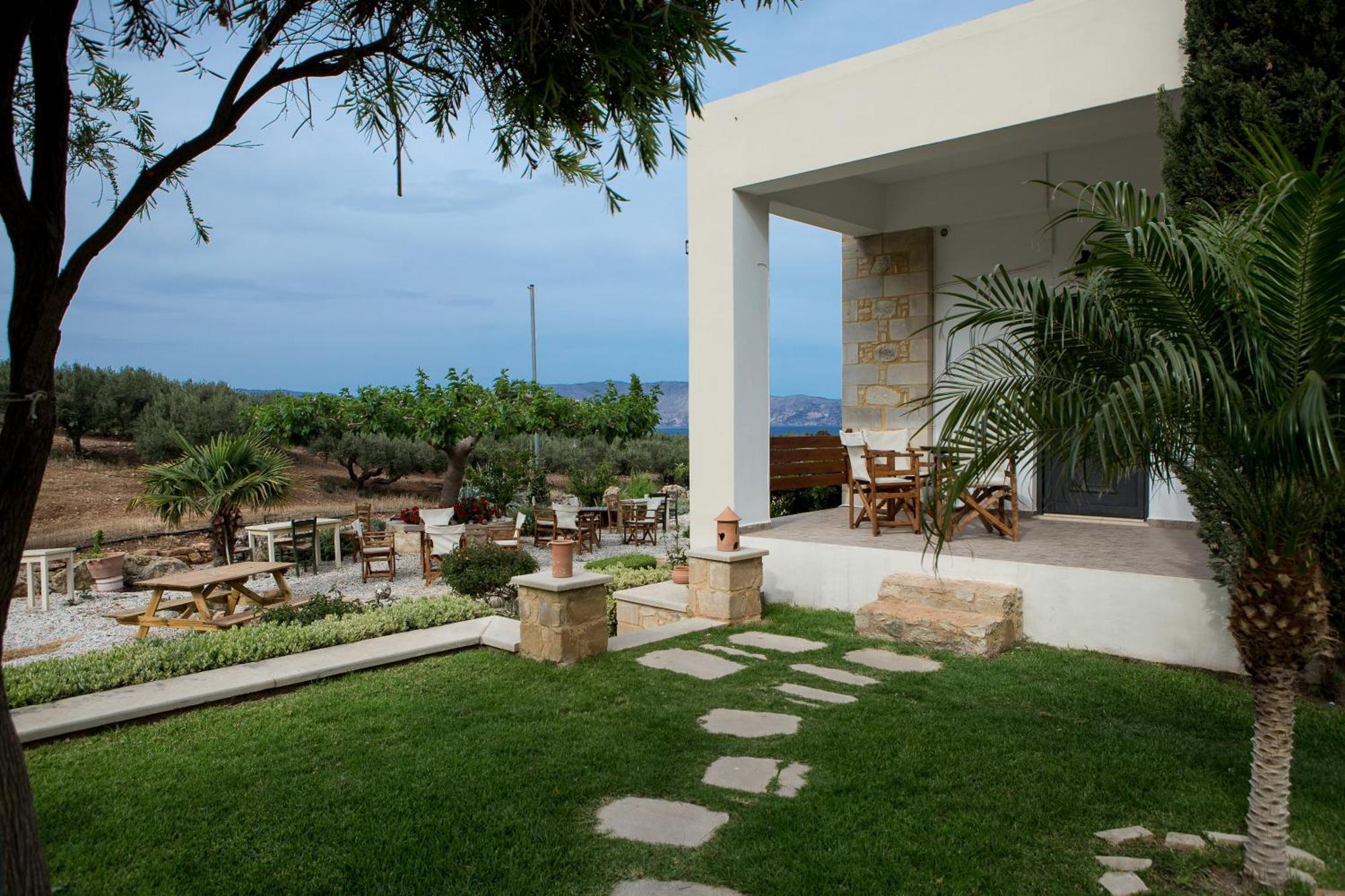 Agarathos Traditional Rooms With Pool 凯里瓦尼 外观 照片