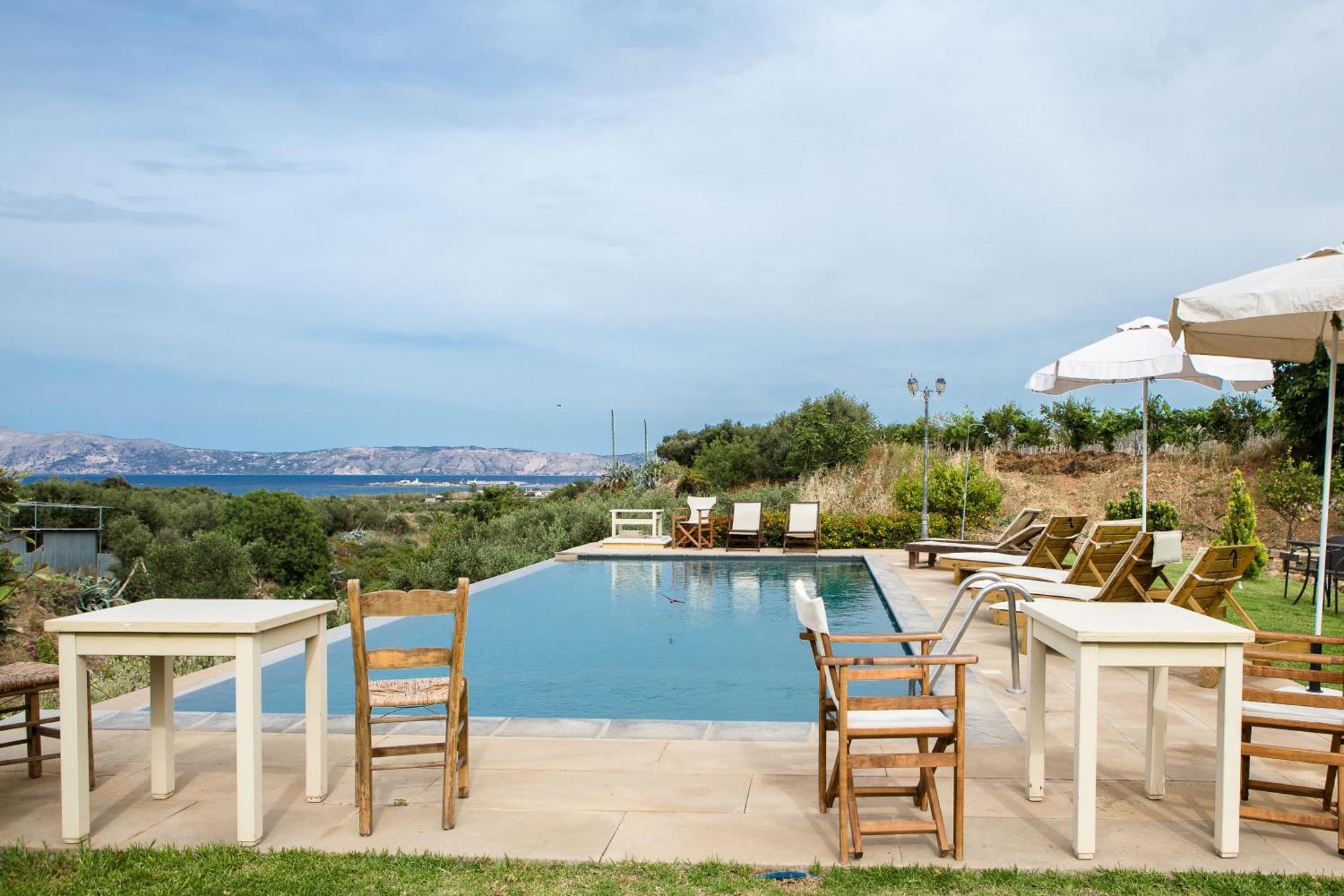 Agarathos Traditional Rooms - Pool - Kaliviani -On The Road To Balos 外观 照片