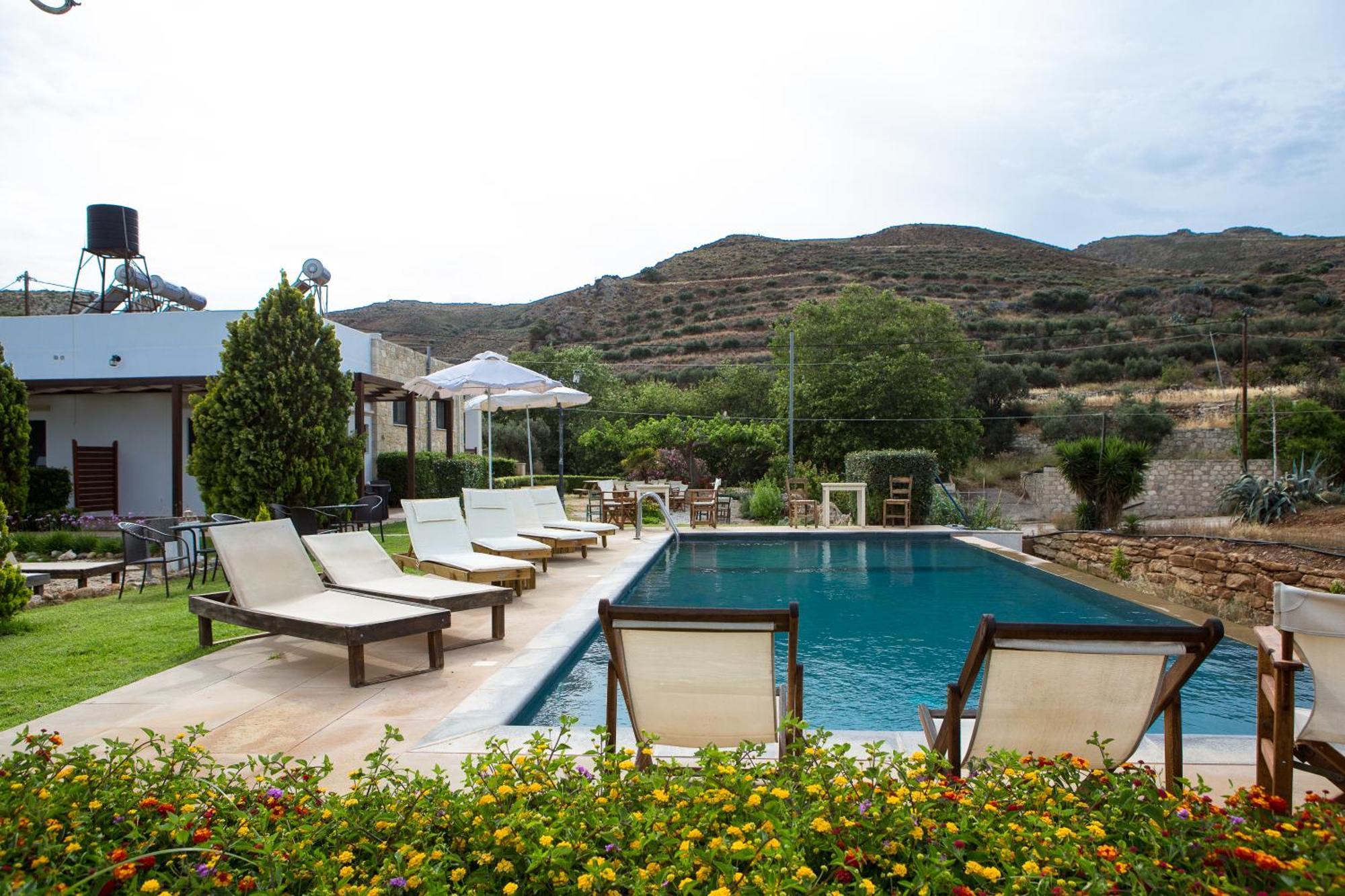 Agarathos Traditional Rooms - Pool - Kaliviani -On The Road To Balos 外观 照片