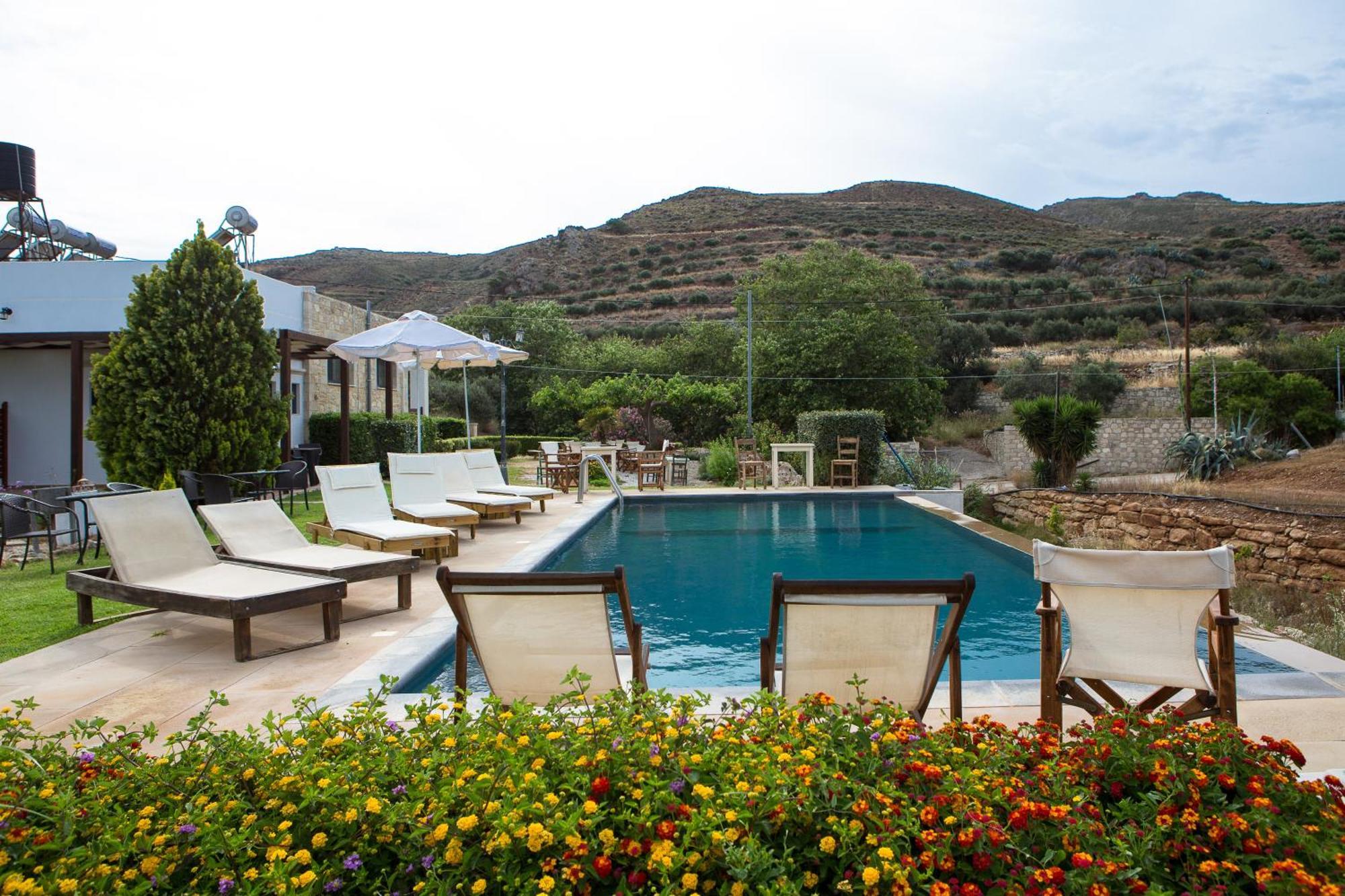Agarathos Traditional Rooms - Pool - Kaliviani -On The Road To Balos 外观 照片