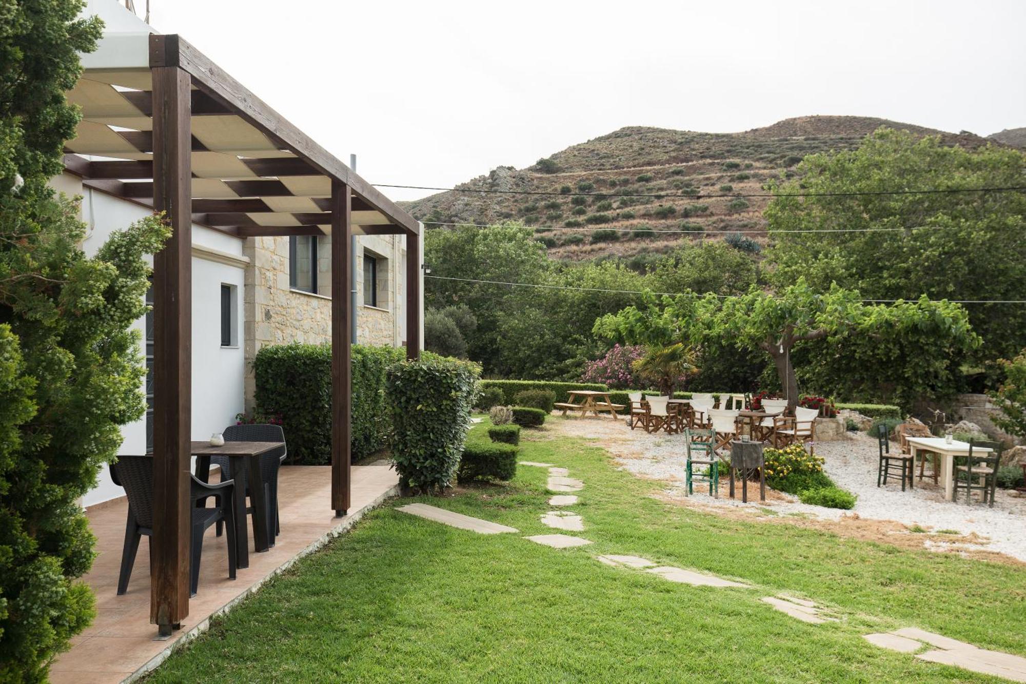 Agarathos Traditional Rooms - Pool - Kaliviani -On The Road To Balos 外观 照片