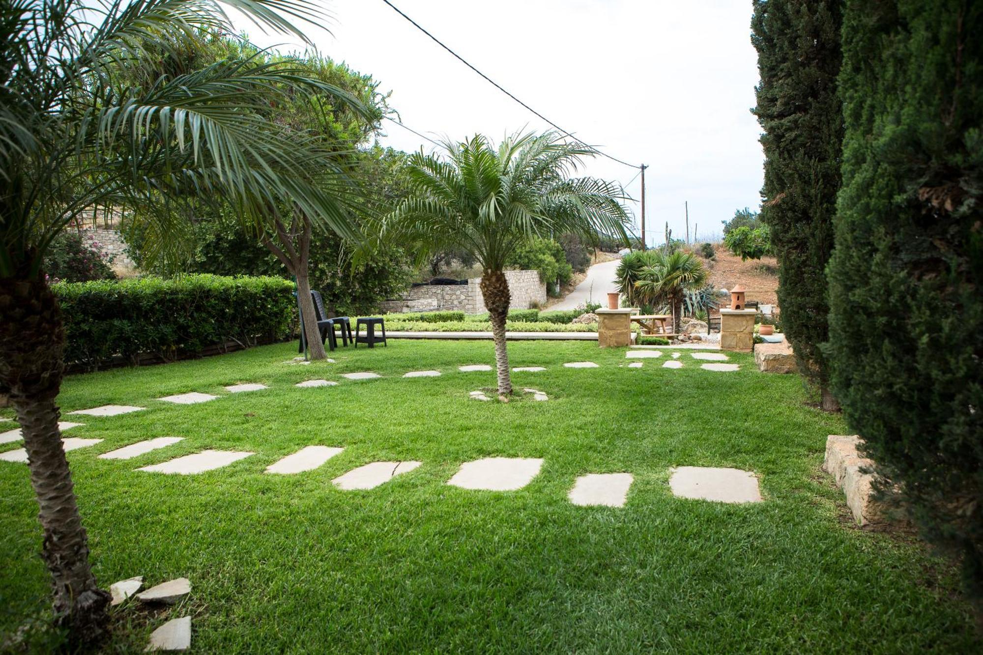 Agarathos Traditional Rooms - Pool - Kaliviani -On The Road To Balos 外观 照片