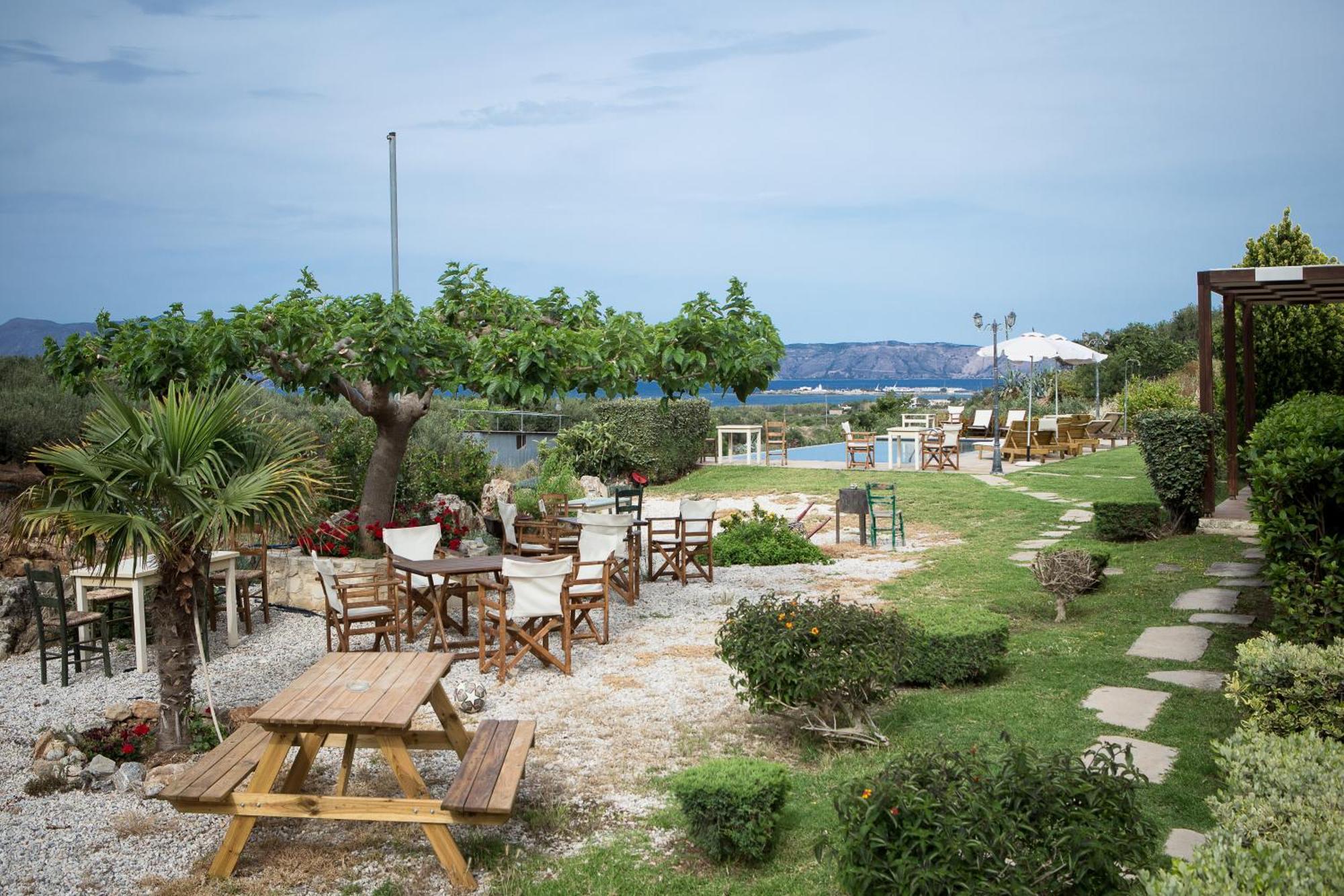 Agarathos Traditional Rooms - Pool - Kaliviani -On The Road To Balos 外观 照片