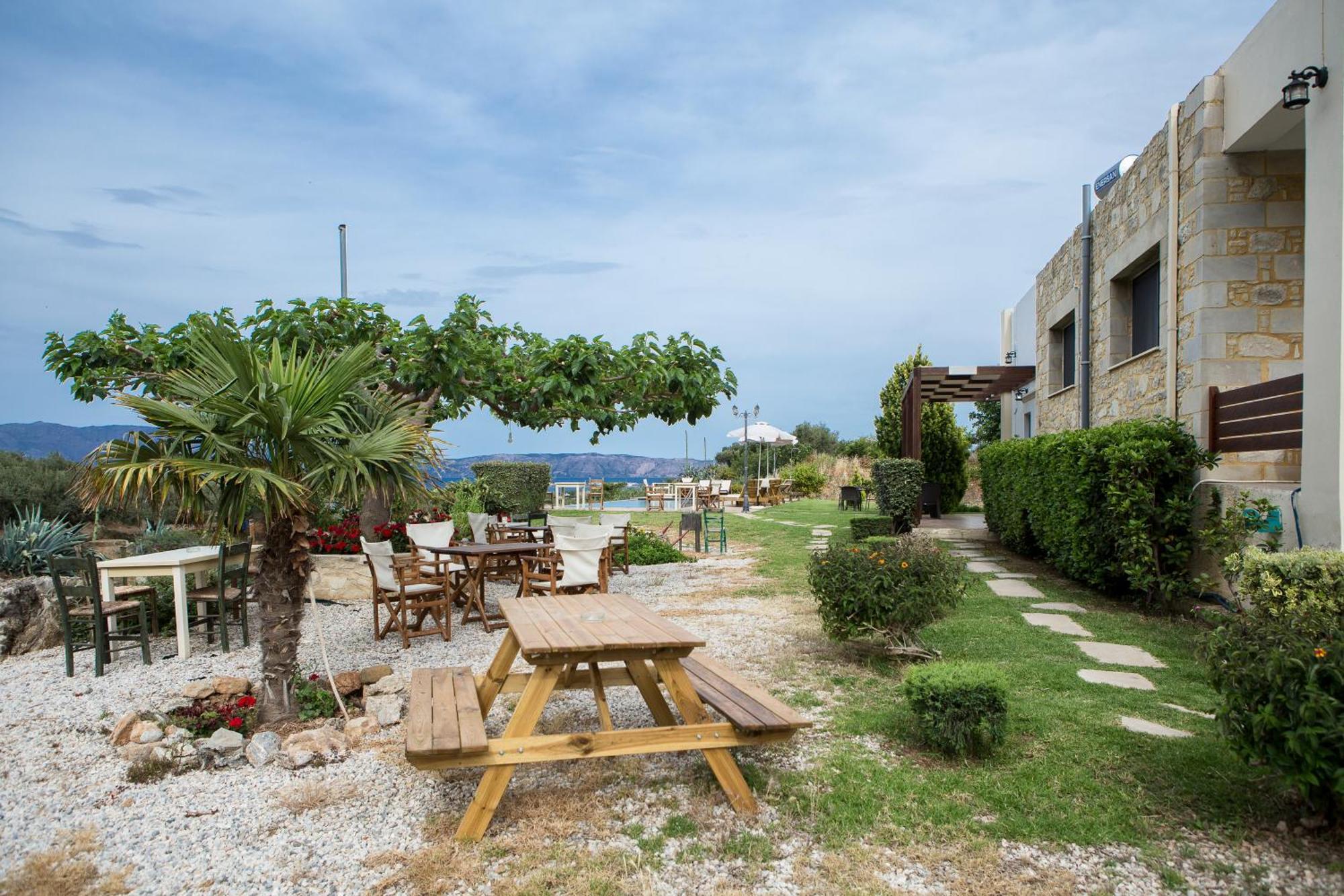 Agarathos Traditional Rooms - Pool - Kaliviani -On The Road To Balos 外观 照片