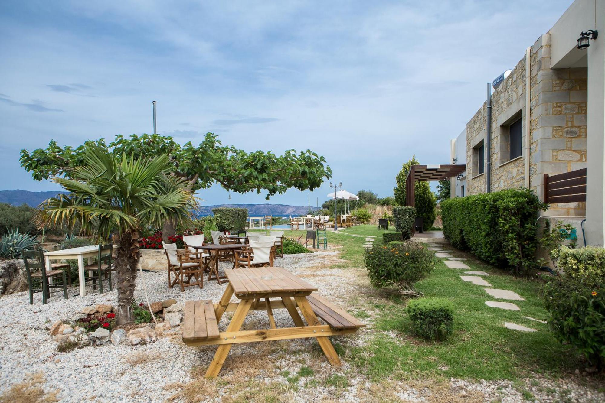 Agarathos Traditional Rooms With Pool 凯里瓦尼 外观 照片