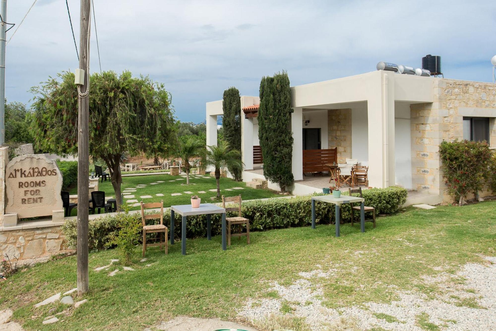 Agarathos Traditional Rooms With Pool 凯里瓦尼 外观 照片