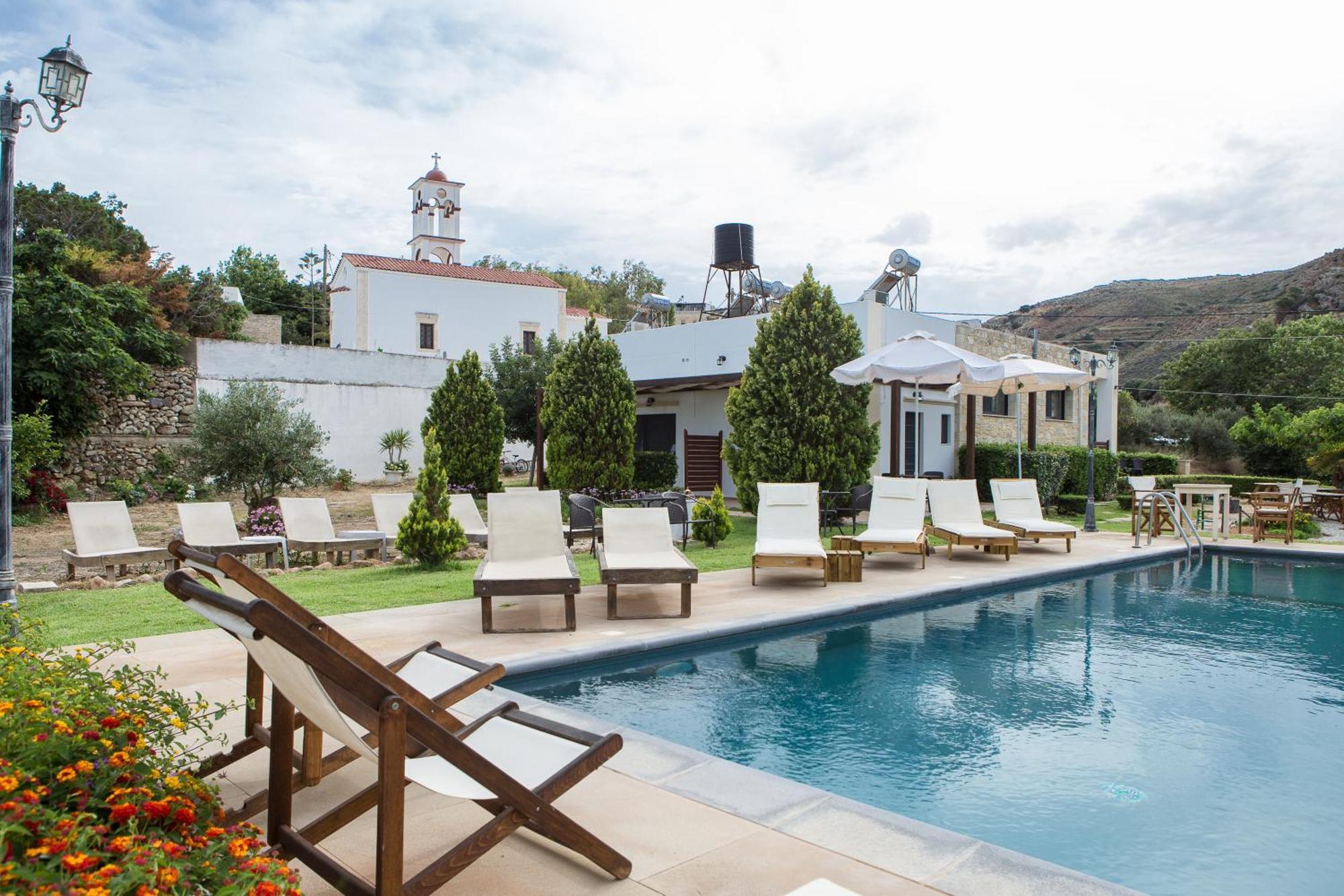 Agarathos Traditional Rooms - Pool - Kaliviani -On The Road To Balos 外观 照片