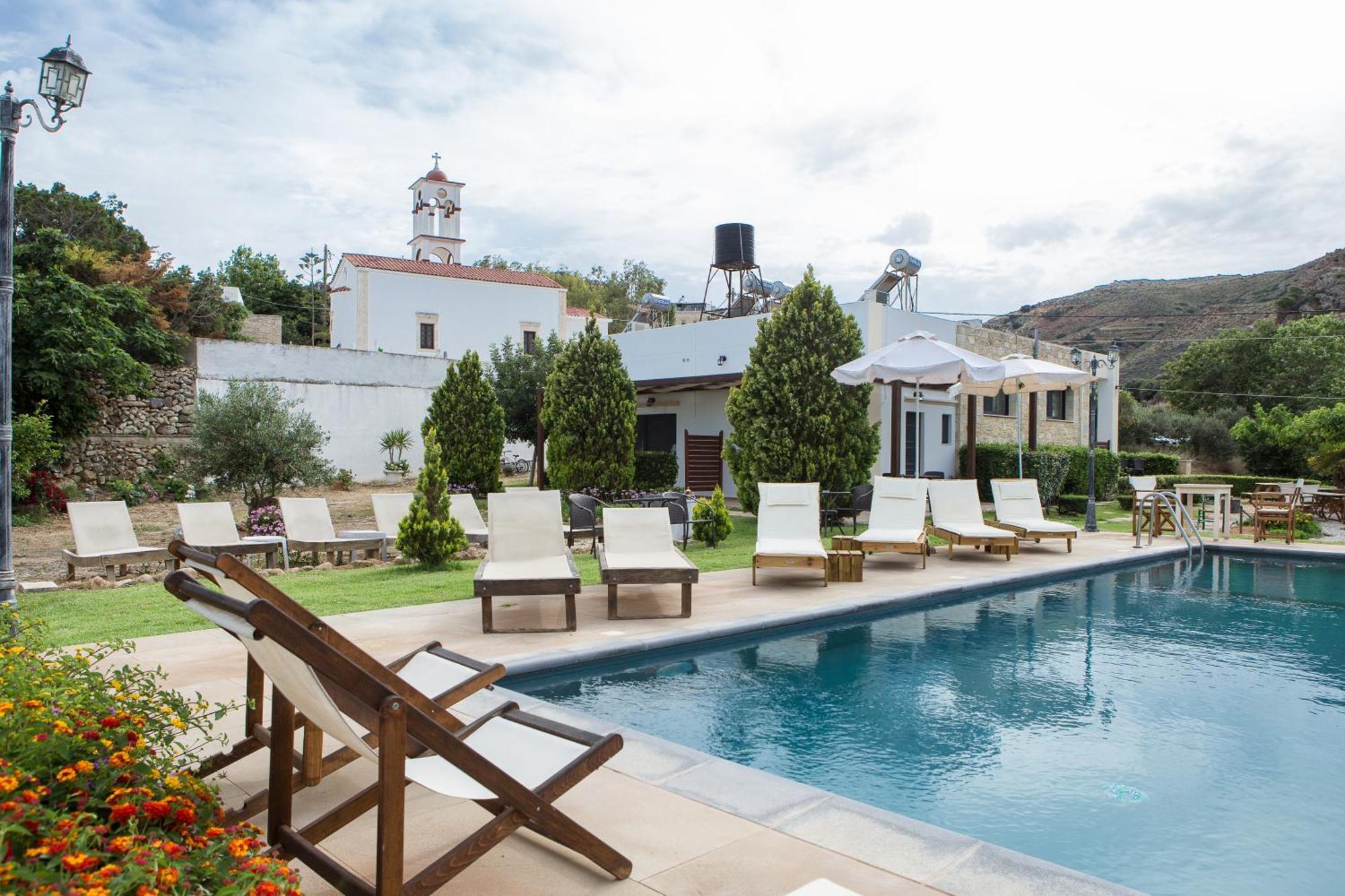 Agarathos Traditional Rooms With Pool 凯里瓦尼 外观 照片