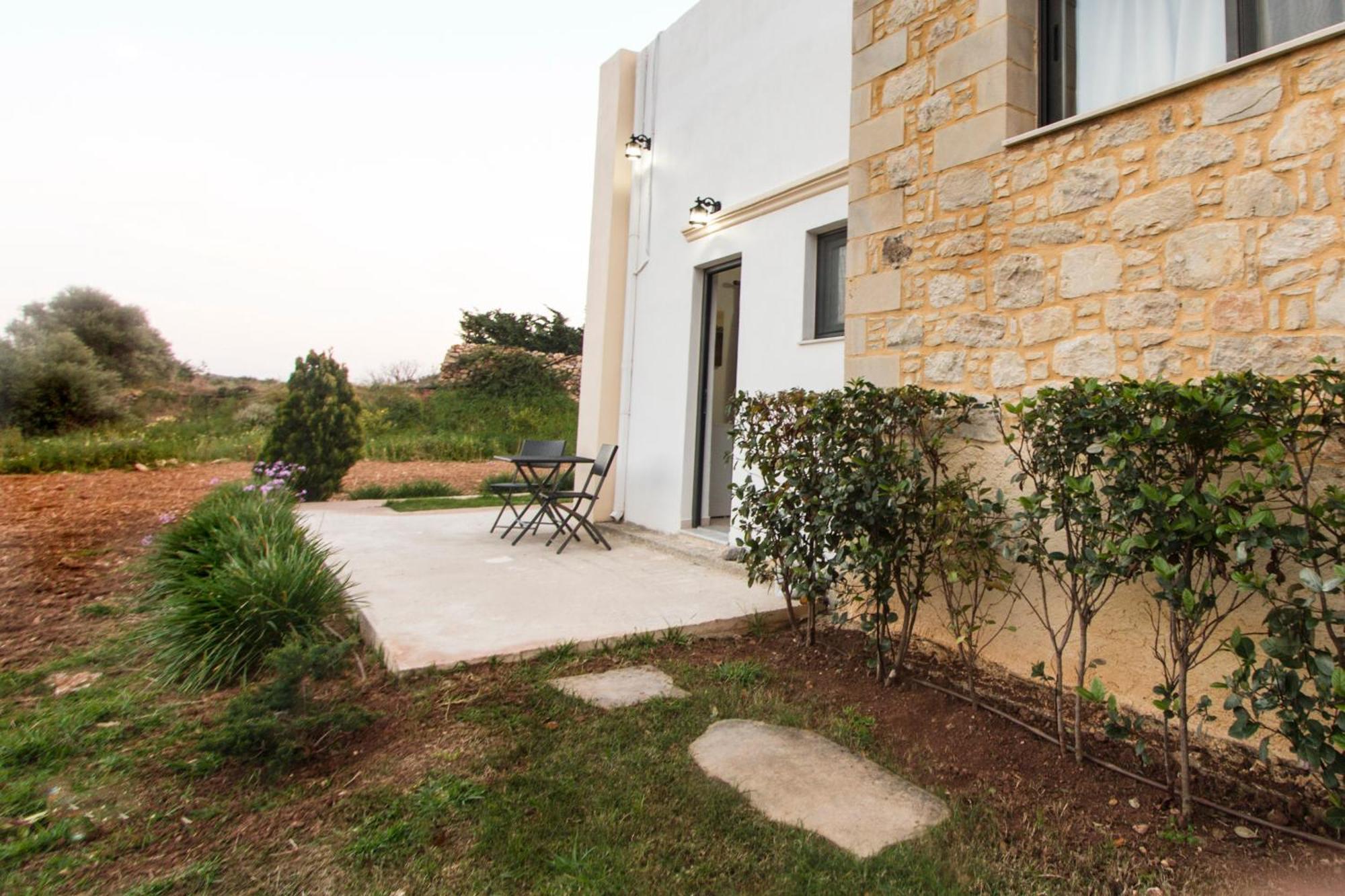 Agarathos Traditional Rooms - Pool - Kaliviani -On The Road To Balos 外观 照片