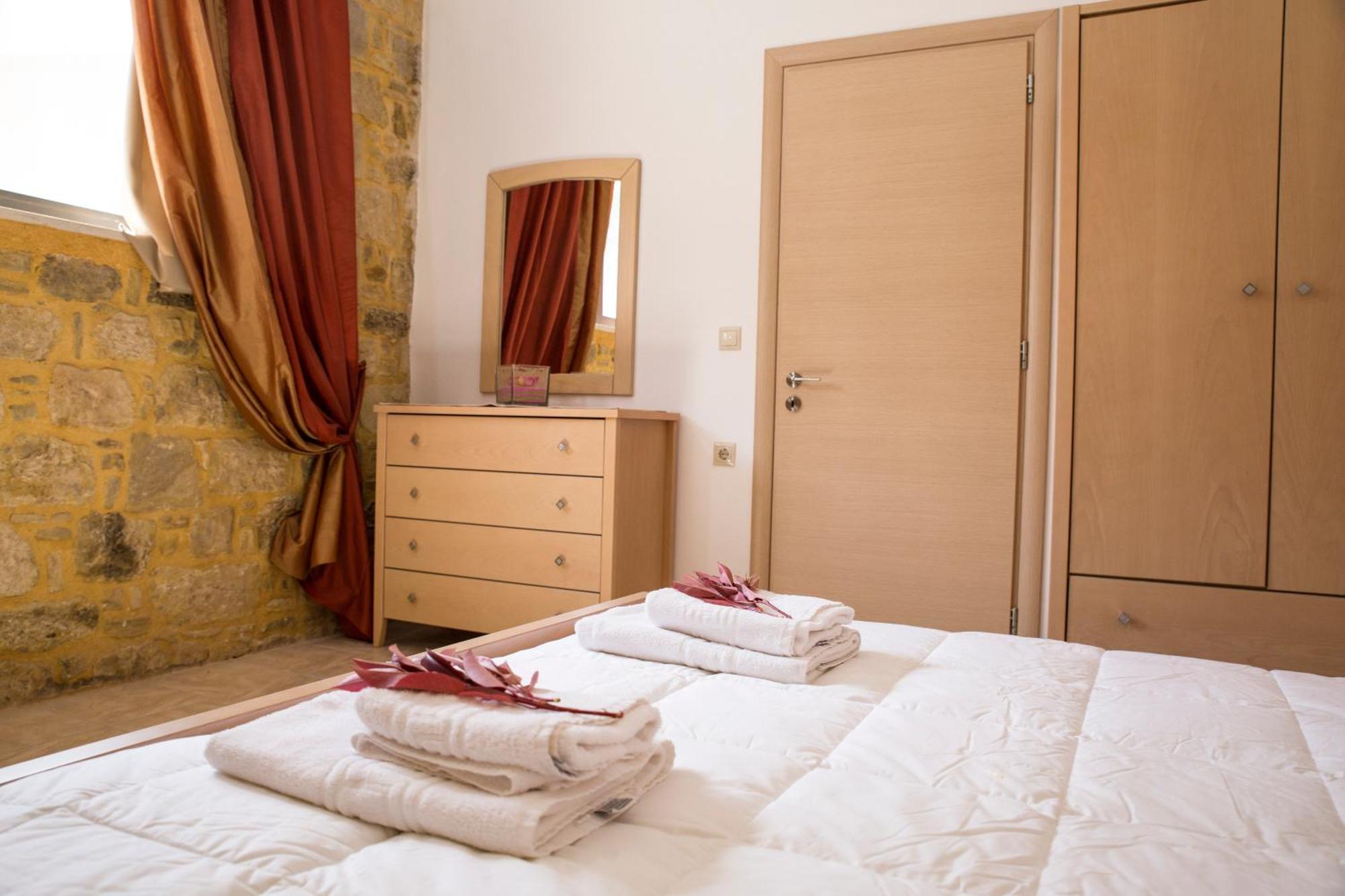 Agarathos Traditional Rooms - Pool - Kaliviani -On The Road To Balos 外观 照片