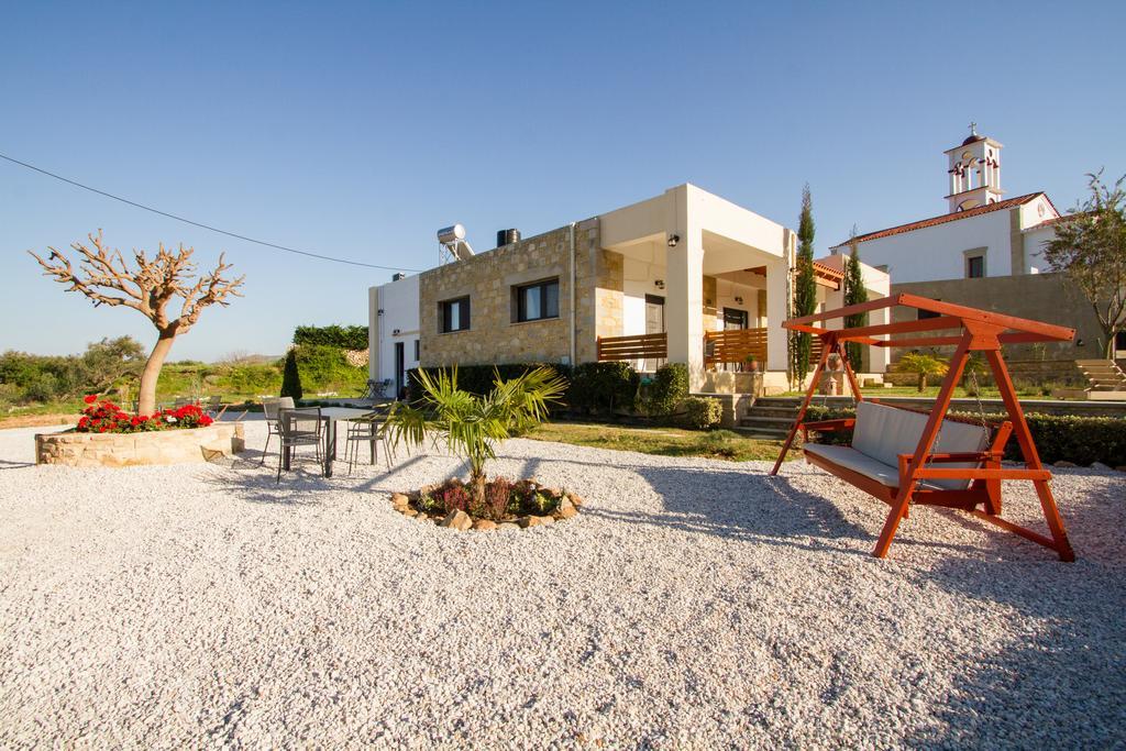 Agarathos Traditional Rooms With Pool 凯里瓦尼 外观 照片