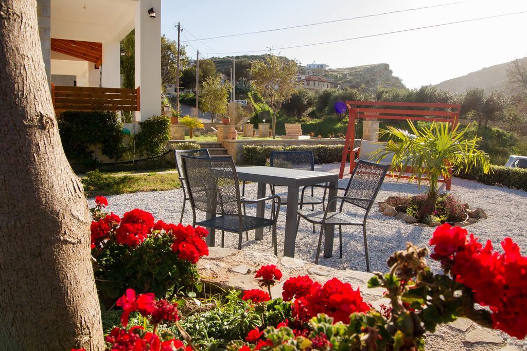 Agarathos Traditional Rooms With Pool 凯里瓦尼 外观 照片