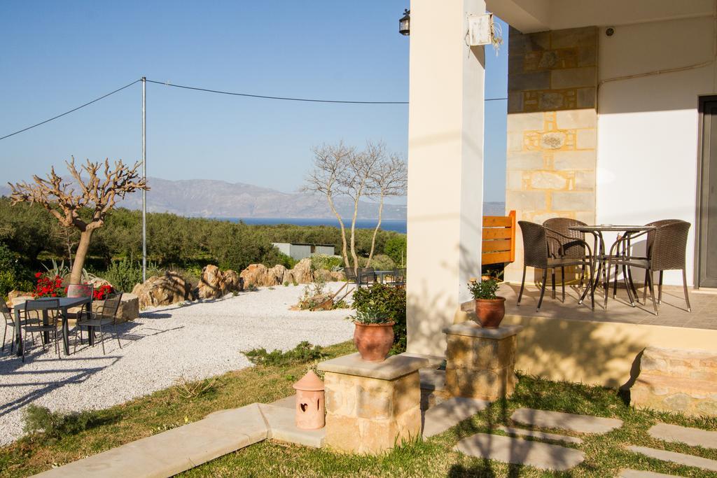 Agarathos Traditional Rooms With Pool 凯里瓦尼 外观 照片