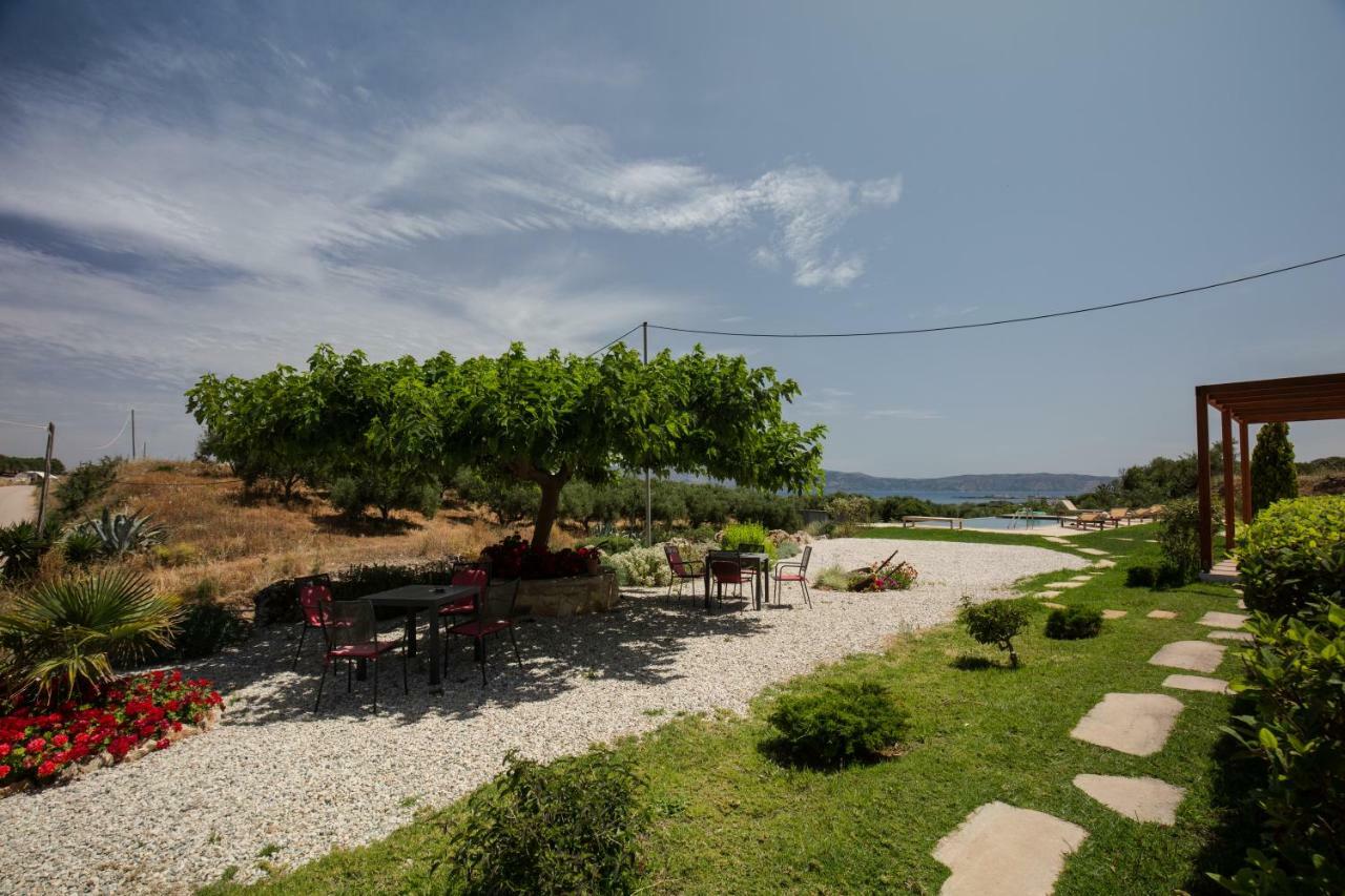 Agarathos Traditional Rooms - Pool - Kaliviani -On The Road To Balos 外观 照片