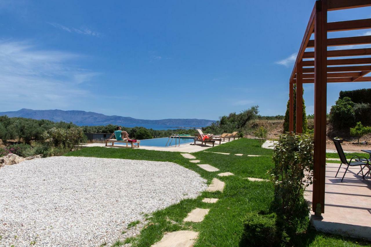 Agarathos Traditional Rooms With Pool 凯里瓦尼 外观 照片