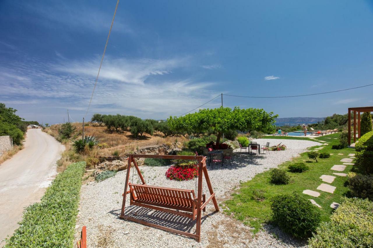 Agarathos Traditional Rooms With Pool 凯里瓦尼 外观 照片